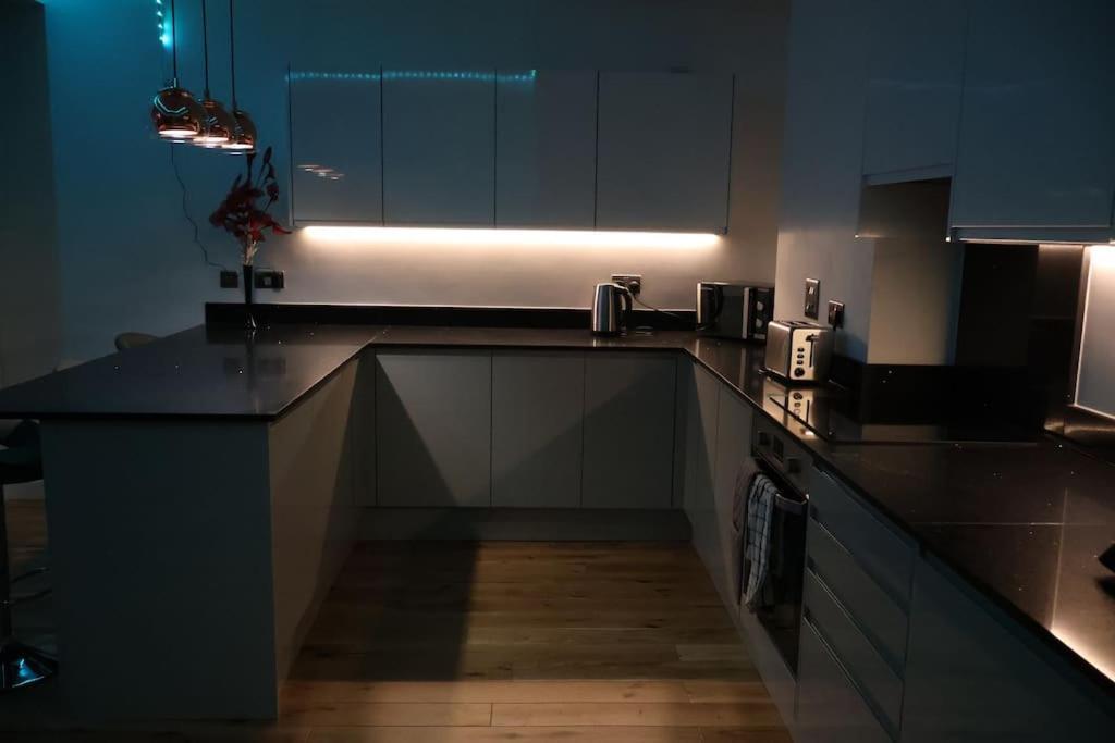 Modern House In Birmingham Βίλα Εξωτερικό φωτογραφία